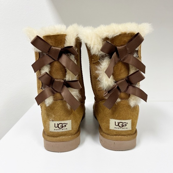 UGG Bailey Bow II Chestnut 6 Suede - Picture 2 of 8